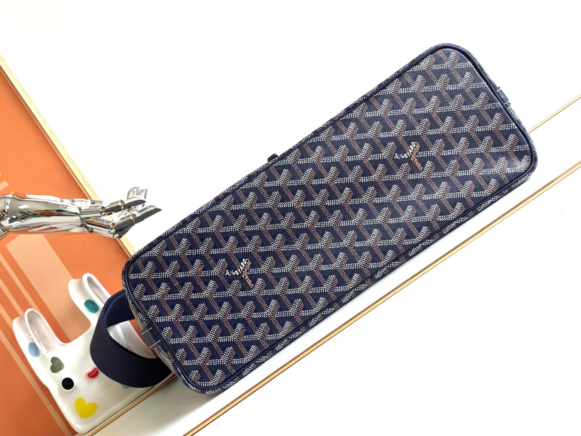 CAPETIEN MESSENGER BAG 39 IN NAVY BLUE GOYARDINE CANVAS AND CALFSKIN