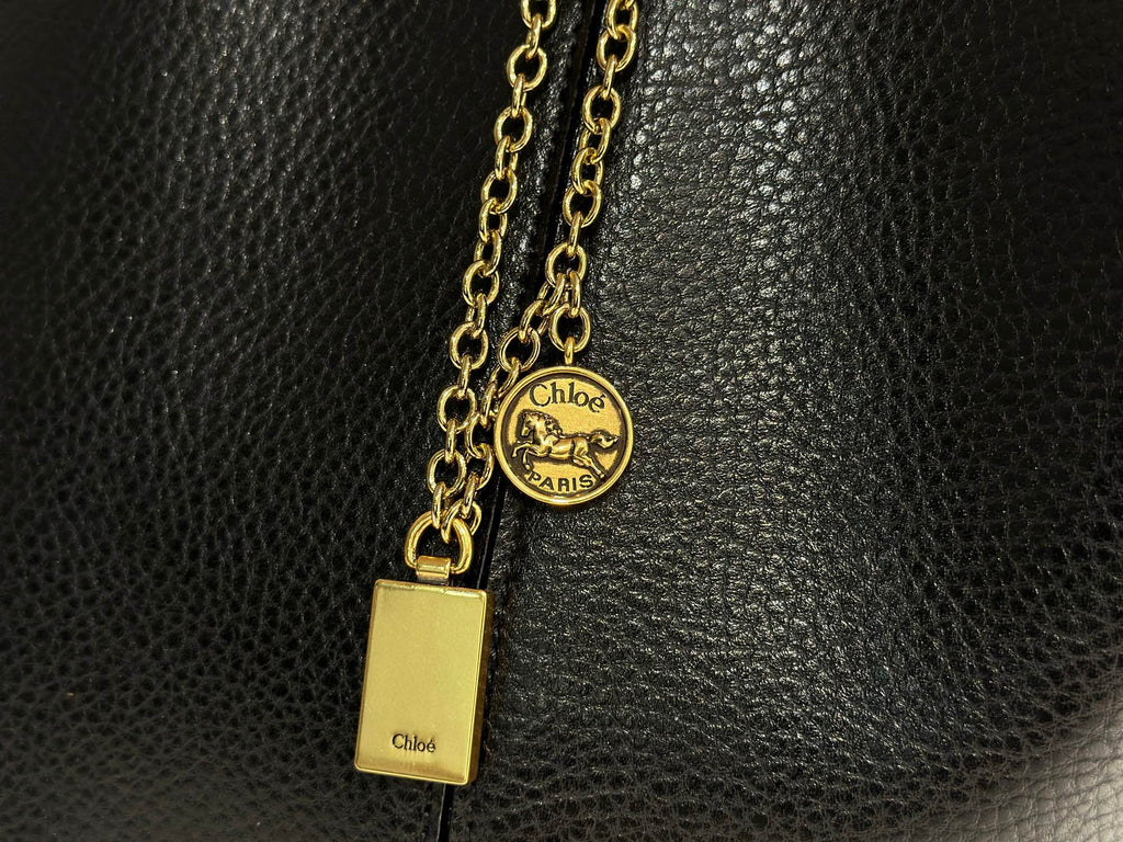 Chlo Spin tote bag in black grained leather