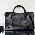 MEDIUM 39 LE CITY BAG IN BLACK LEATHER
