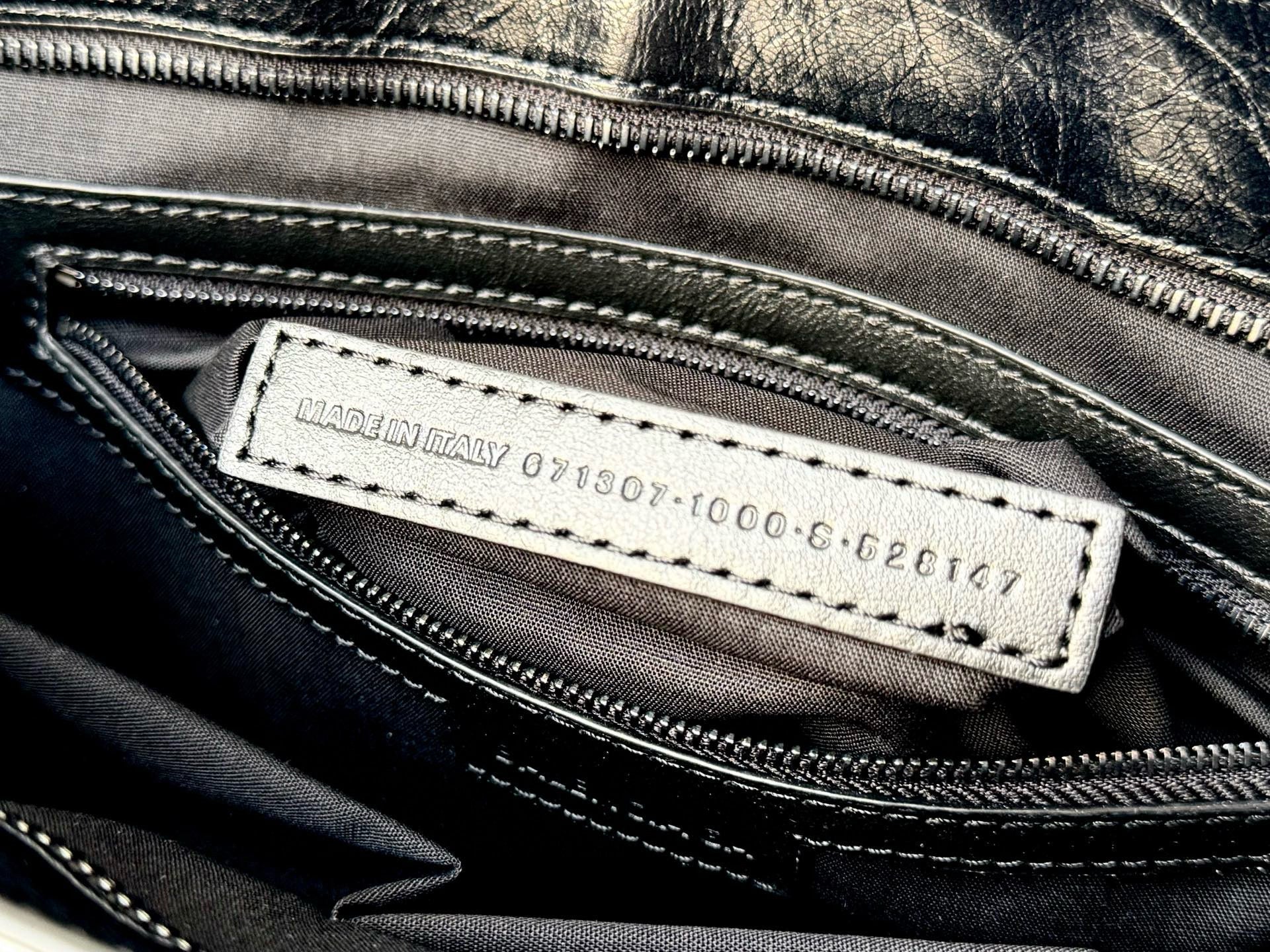 MEDIUM 39 LE CITY BAG IN BLACK LEATHER