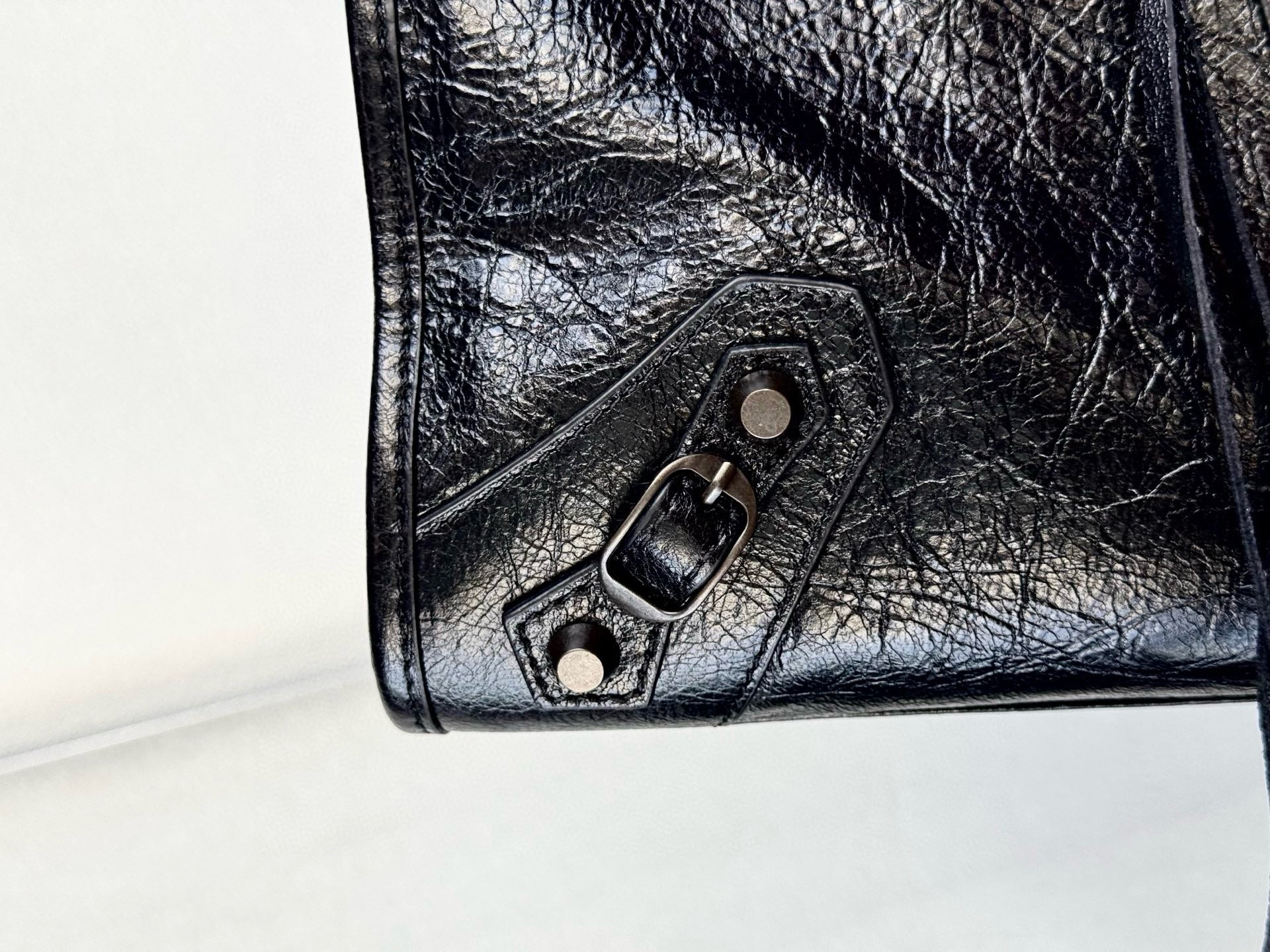 MEDIUM 39 LE CITY BAG IN BLACK LEATHER