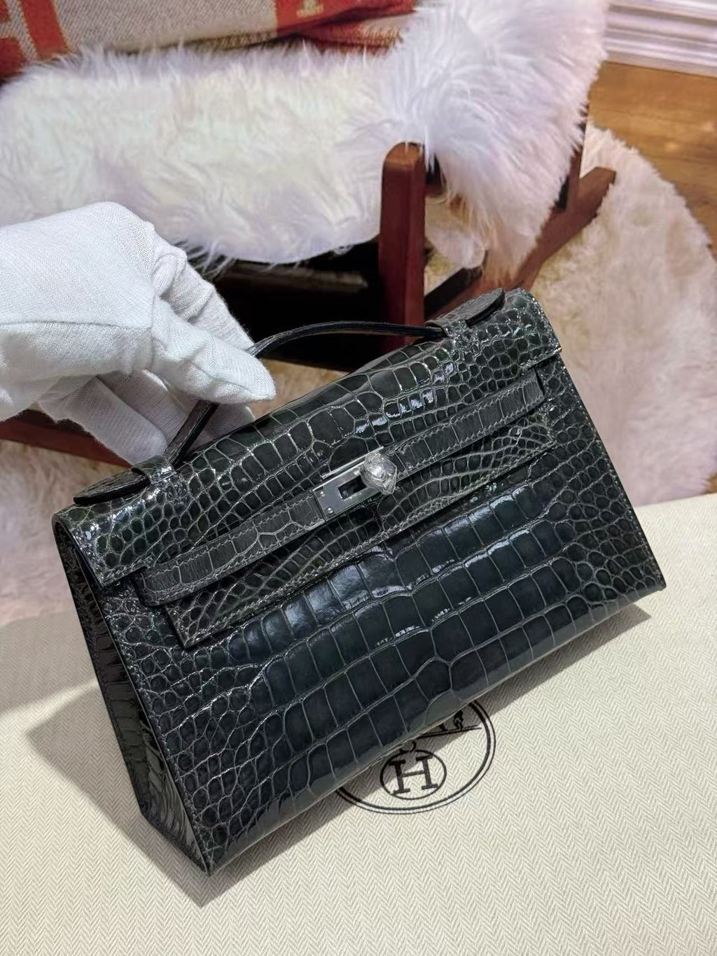 HM KELLY MINI 22 IN BLACK AMERICAN ALLIGATOR SILVER BUCKLE