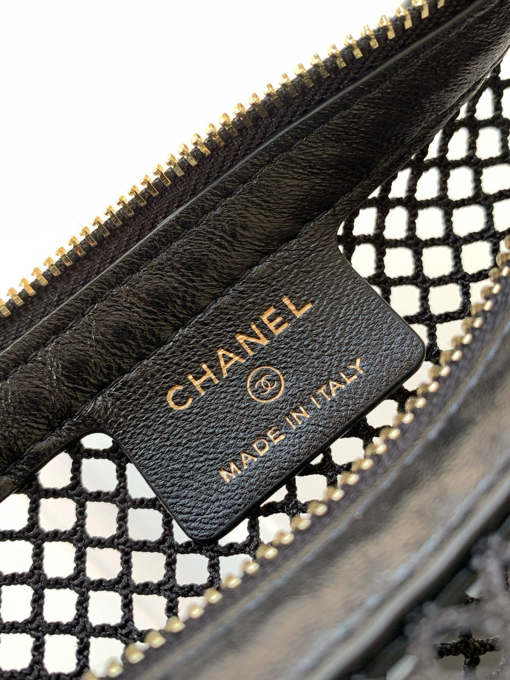 CC 25S POUCH IN BLACK LAMBSKIN WITH MESH GOLD HARDWARE
