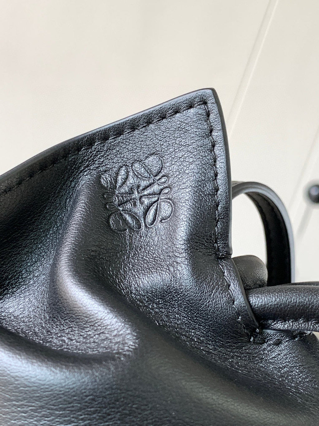 LOE MEDIUM 30 FLAMENCO KNOT IN BLACK LAMBSKIN