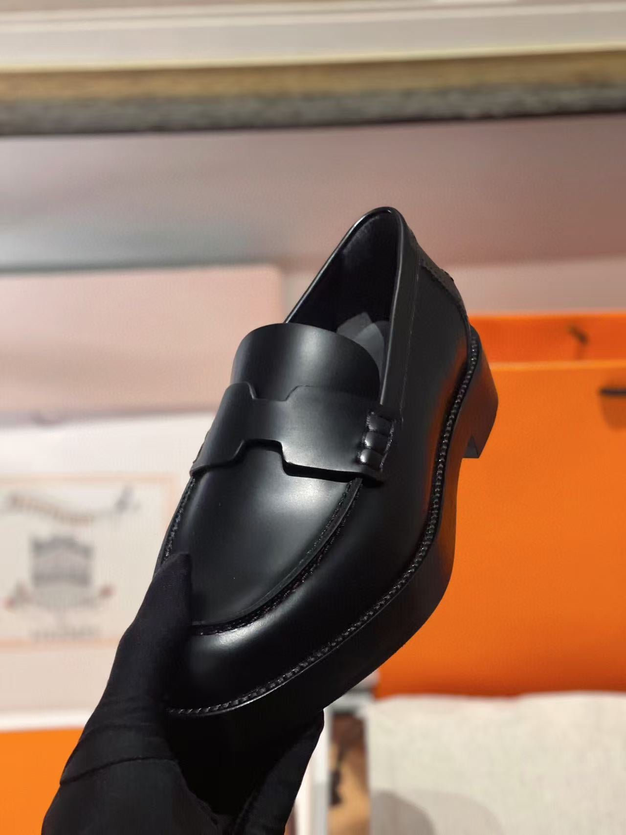 HM PARIS LOAFERS IN BLACK CALFSKIN WITH CLASSIC PENNY STRAP DESIGN