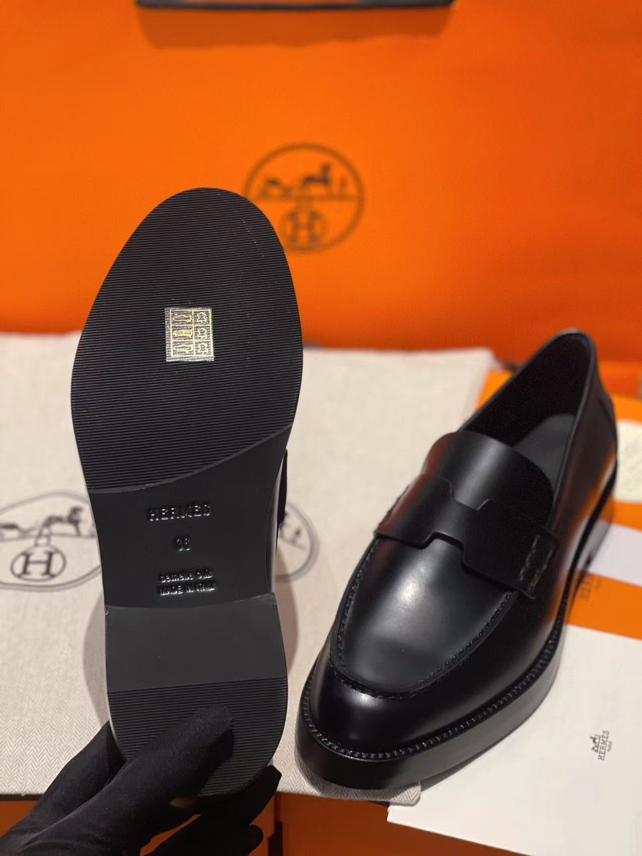 HM PARIS LOAFERS IN BLACK CALFSKIN WITH CLASSIC PENNY STRAP DESIGN