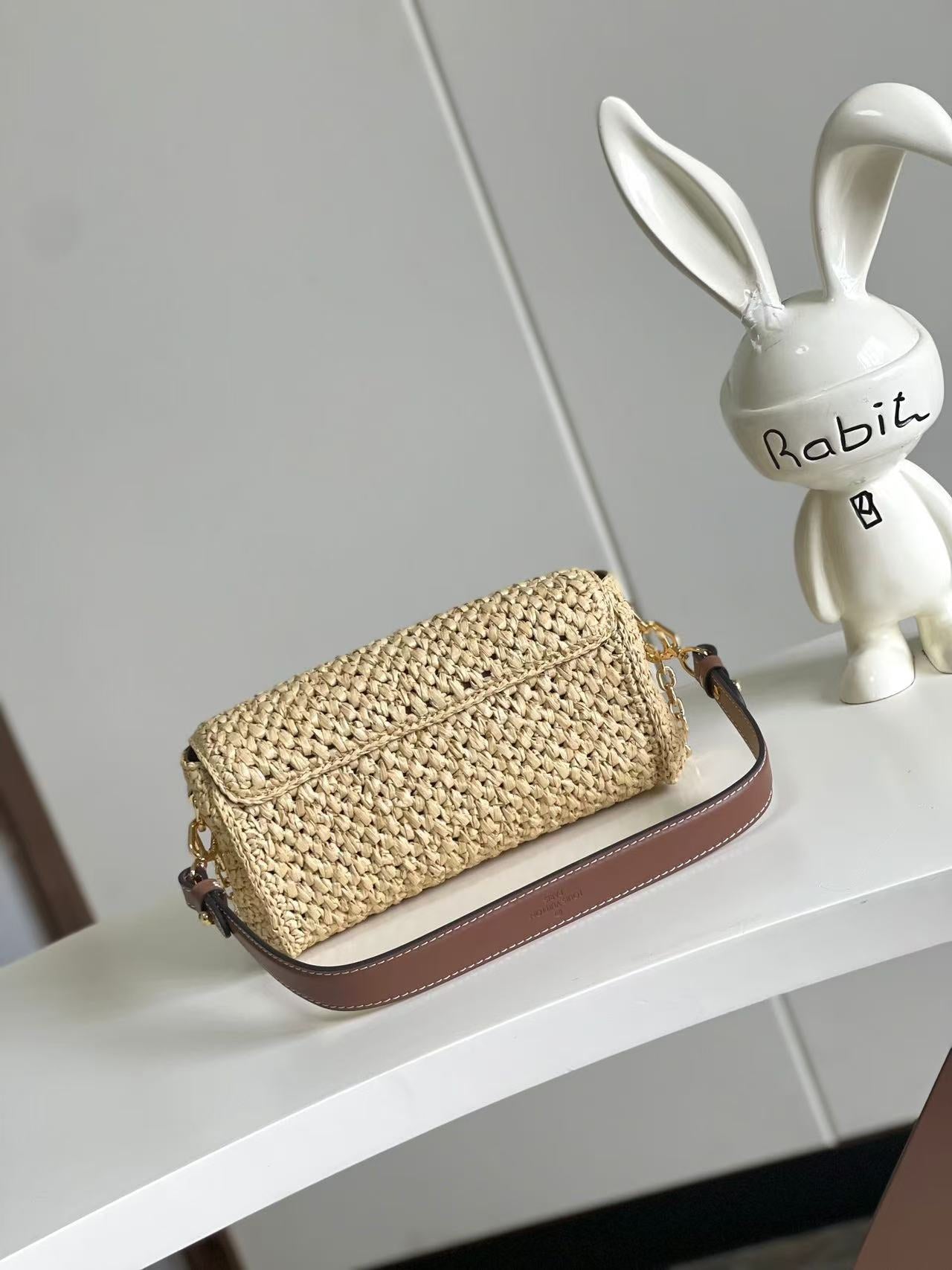 LV SHOULDER BAG 24 IN BEIGE WOVEN RAFFIA GOLD HARDWARE