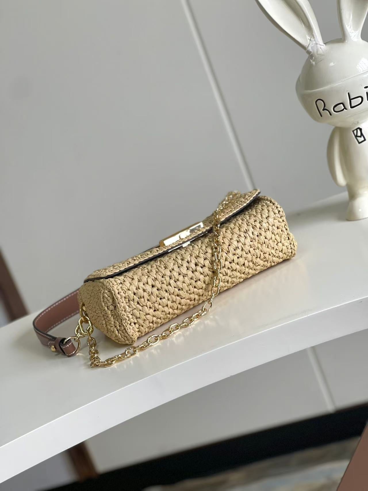 LV SHOULDER BAG 24 IN BEIGE WOVEN RAFFIA GOLD HARDWARE
