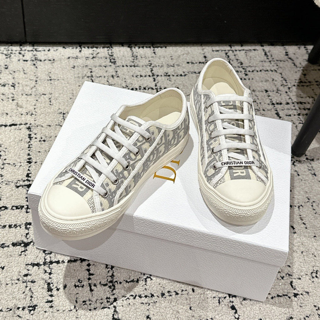 CD WALK'N SNEAKER IN GRAY EMBROIDERED COTTON