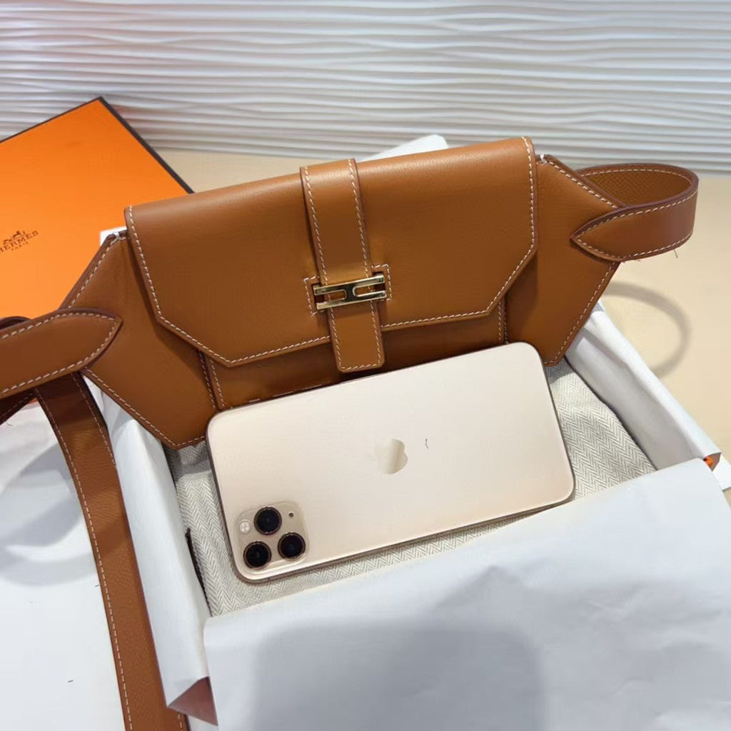 HM KELLY BELT BAG 25 IN BROWN CALFSKIN