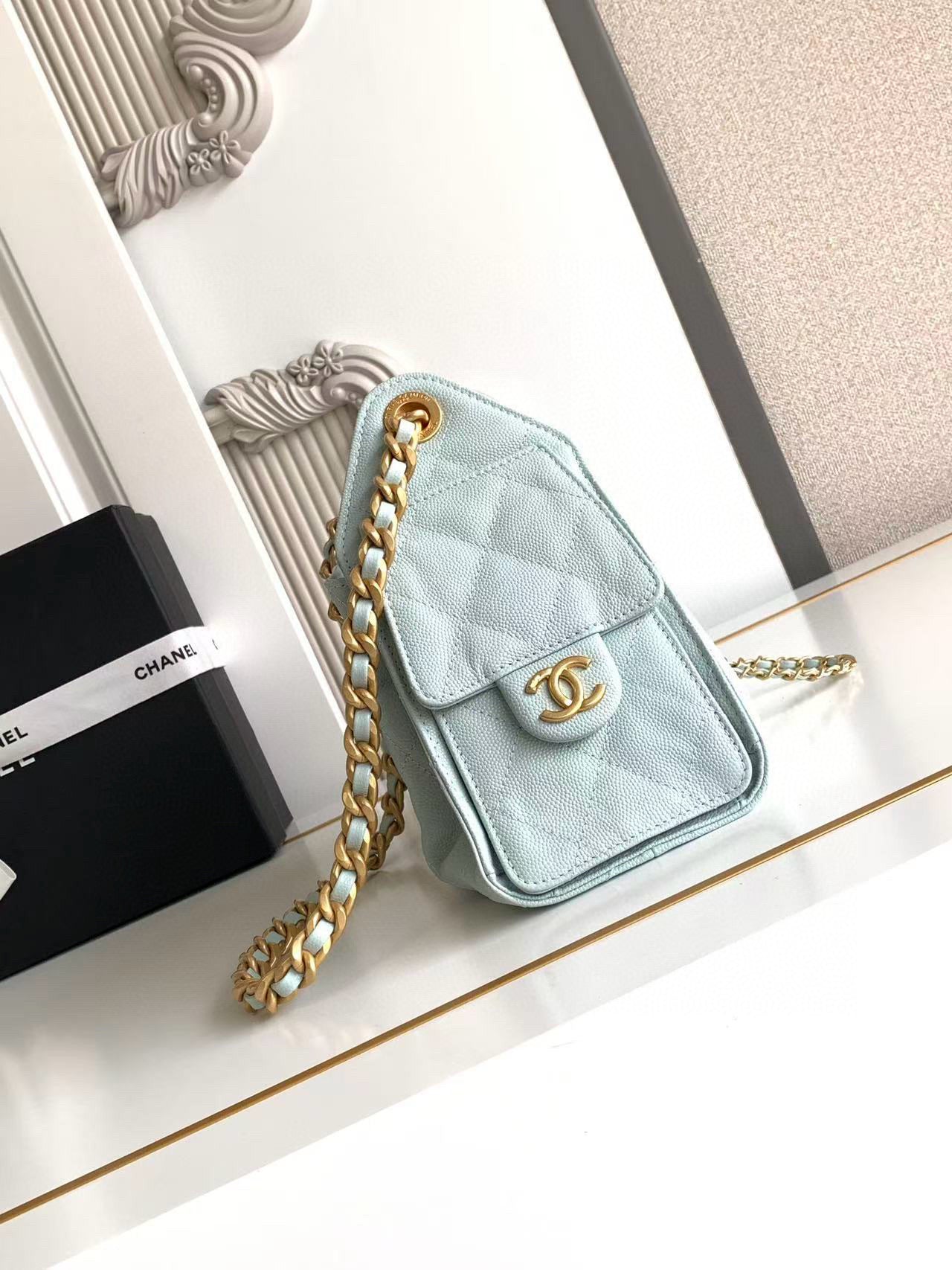 CC 25 MINI HANDBAG 22CM IN BABY BLUE GRAINED CALFSKIN GOLD HARDWARE
