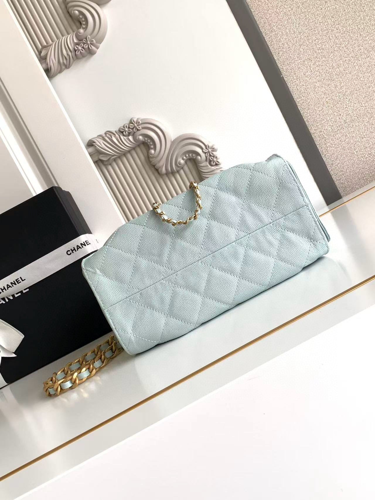 CC 25 MINI HANDBAG 22CM IN BABY BLUE GRAINED CALFSKIN GOLD HARDWARE