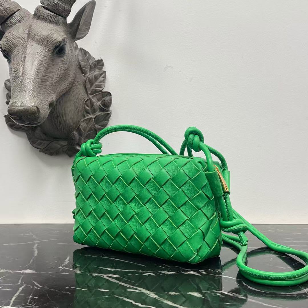 BOTTEGA VENETA KNOT CROSSBODY BAG 17 IN EMERALD GREEN CALFSKIN