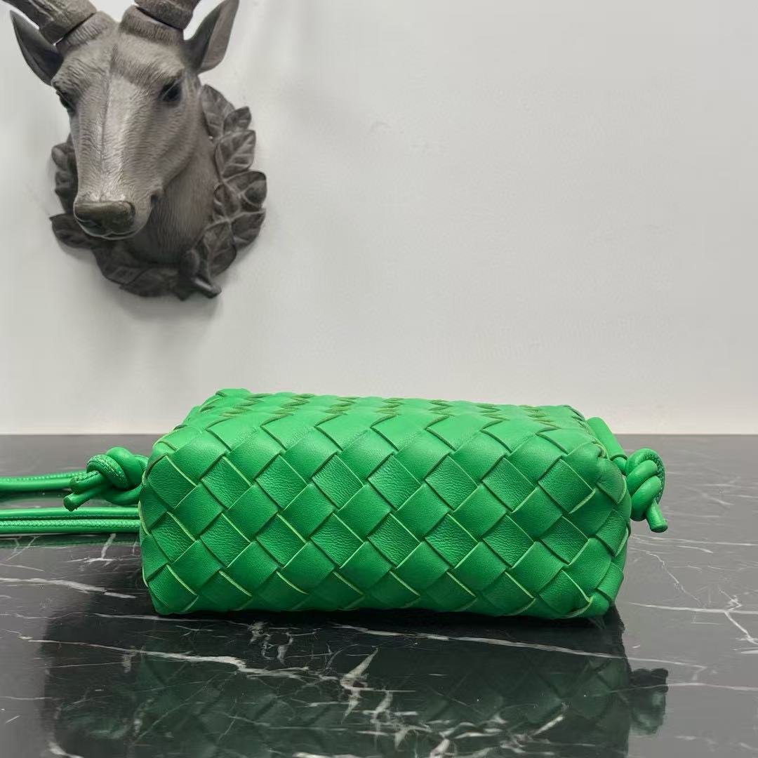 BOTTEGA VENETA KNOT CROSSBODY BAG 17 IN EMERALD GREEN CALFSKIN