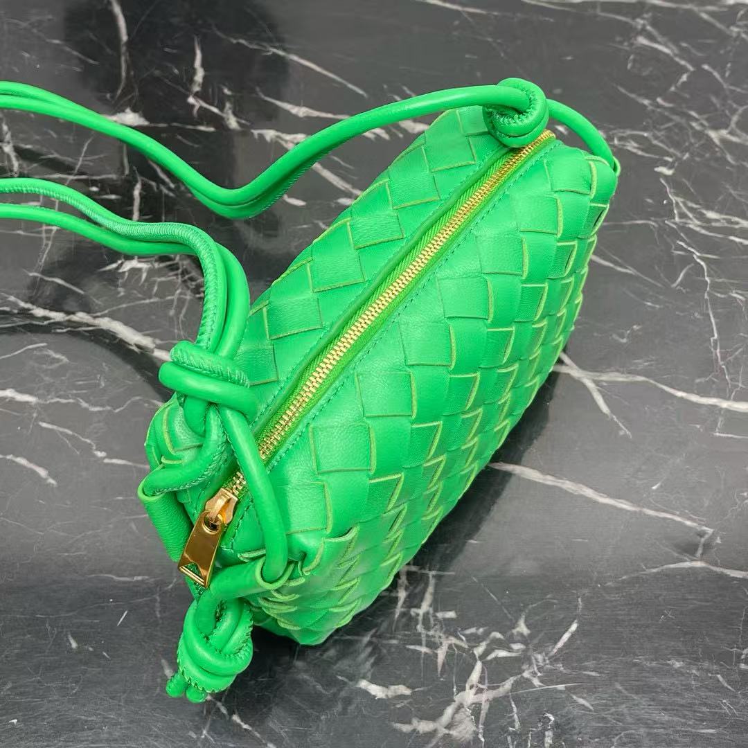 BOTTEGA VENETA KNOT CROSSBODY BAG 17 IN EMERALD GREEN CALFSKIN