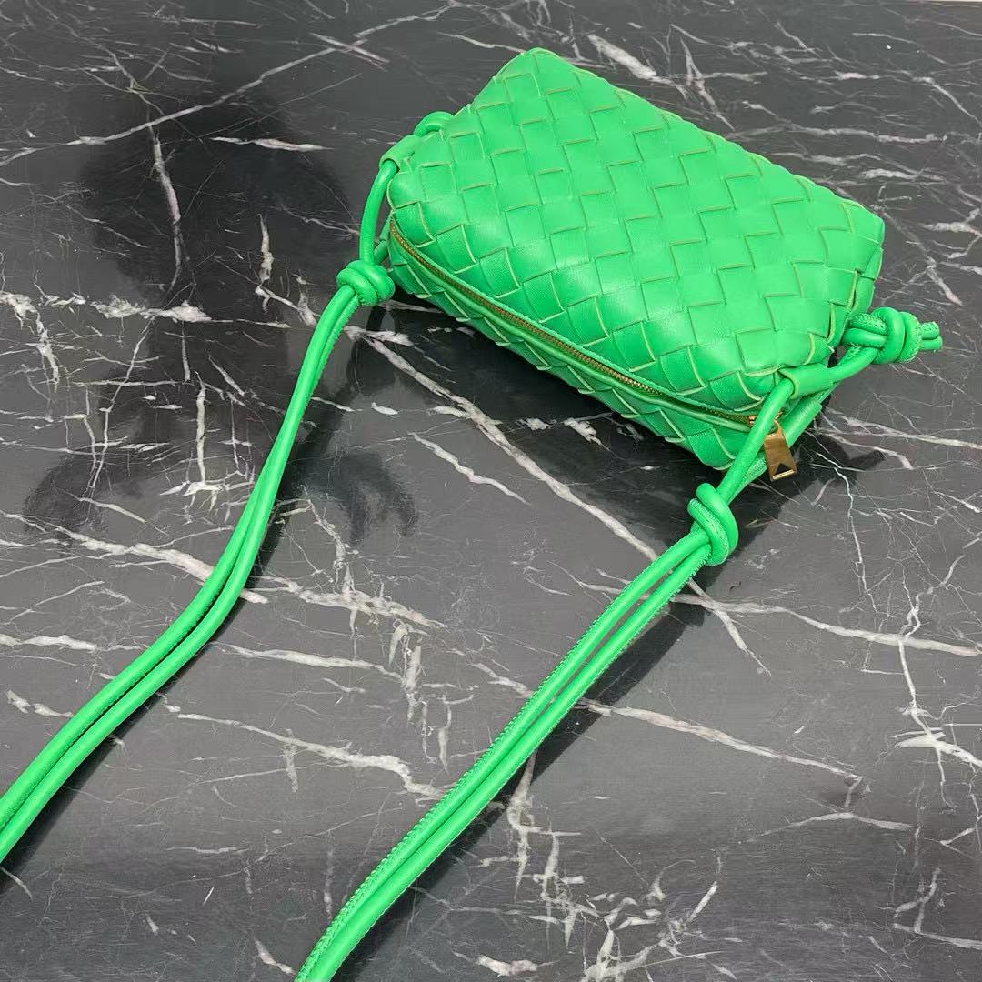 BOTTEGA VENETA KNOT CROSSBODY BAG 17 IN EMERALD GREEN CALFSKIN