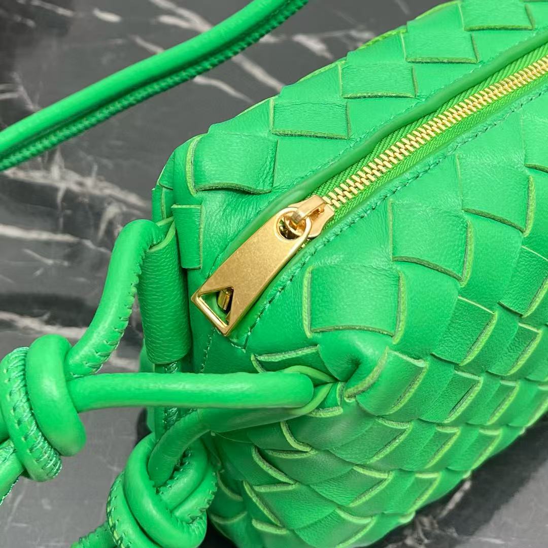 BOTTEGA VENETA KNOT CROSSBODY BAG 17 IN EMERALD GREEN CALFSKIN