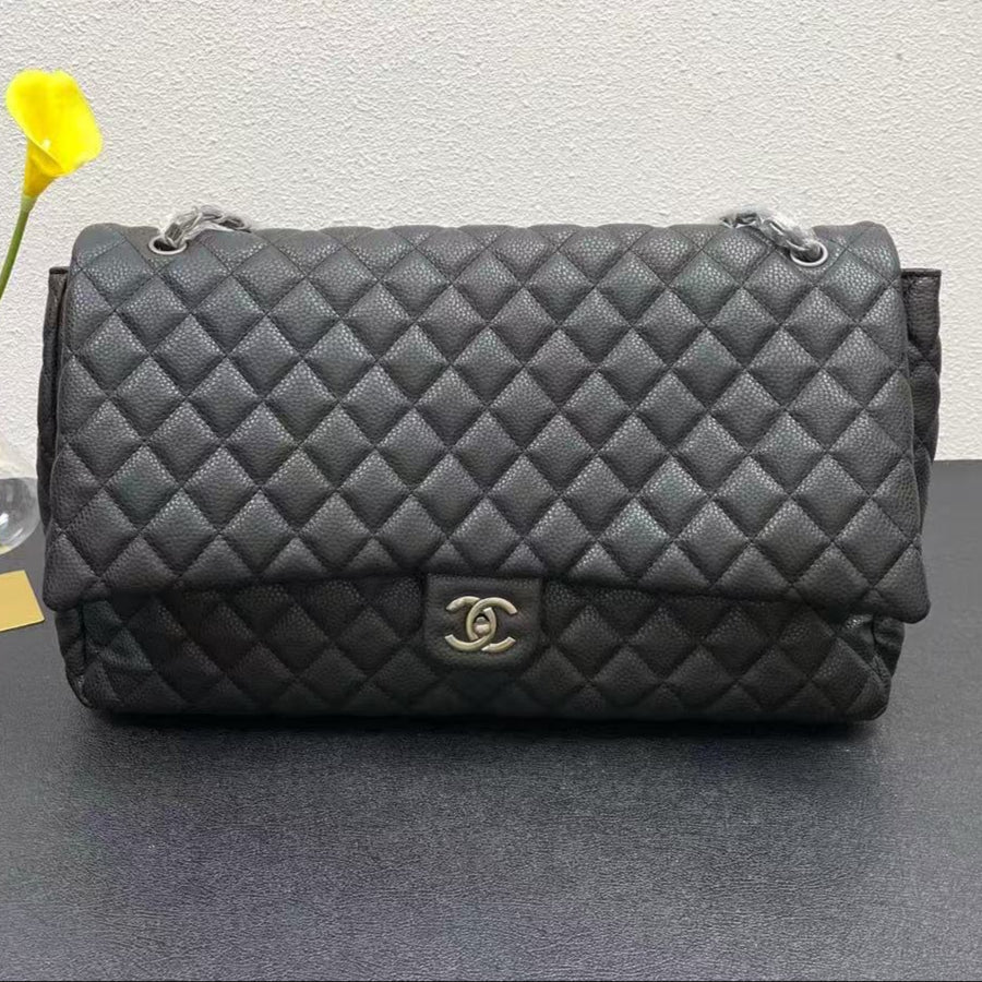 CC CLASSIC FLAP BAG 46 IN BLACK QUILTED CALFSKIN
