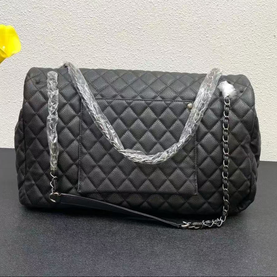 CC CLASSIC FLAP BAG 46 IN BLACK QUILTED CALFSKIN