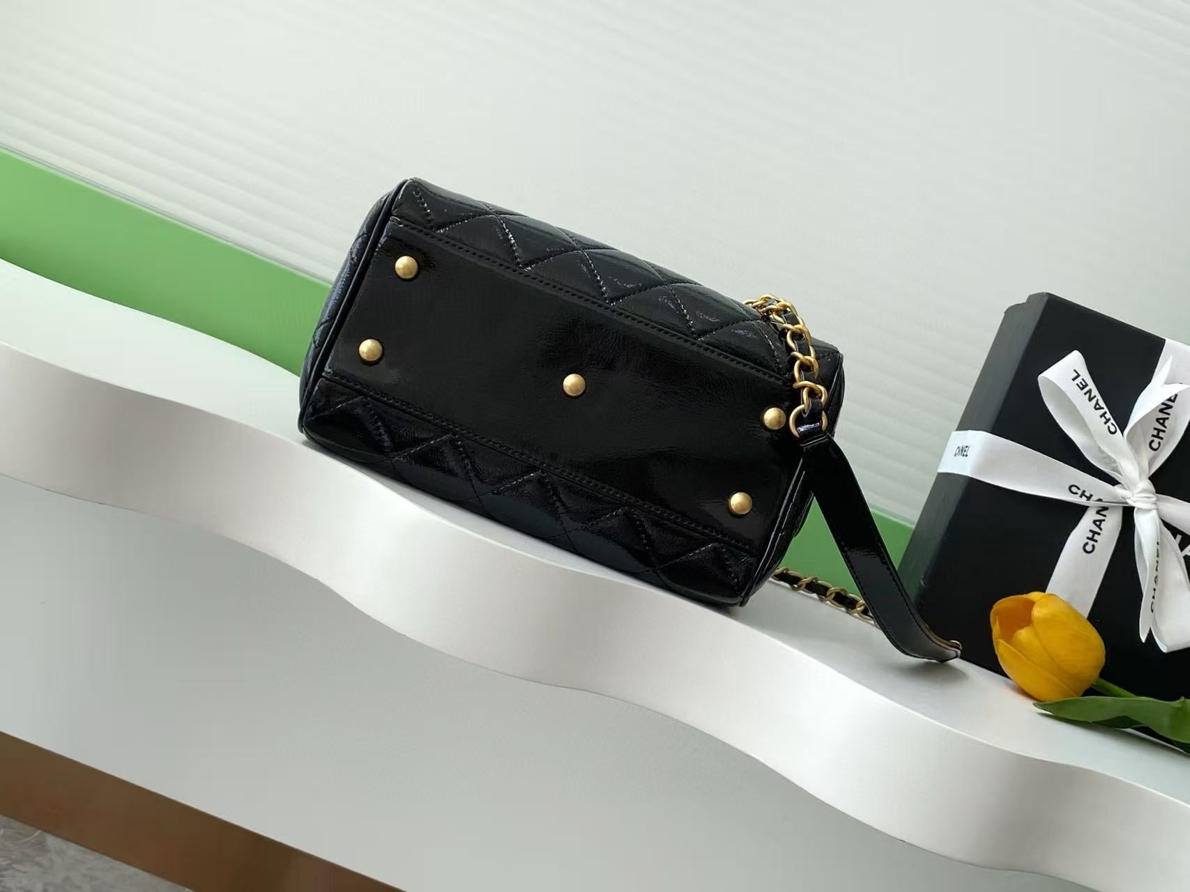 CC HANDBAG 21 IN BLACK PATENT QUILTED CALFSKIN WITH GOLD CHAIN