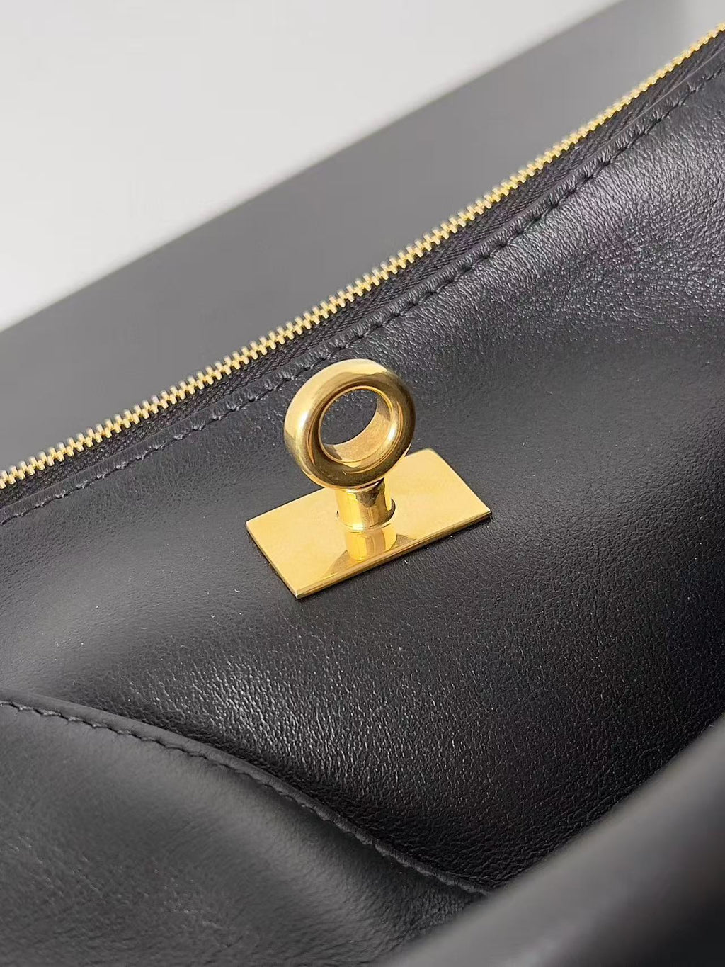 RODEO SHOULDER BAG 22 IN BLACK CALFSKIN GOLD HARDWARE