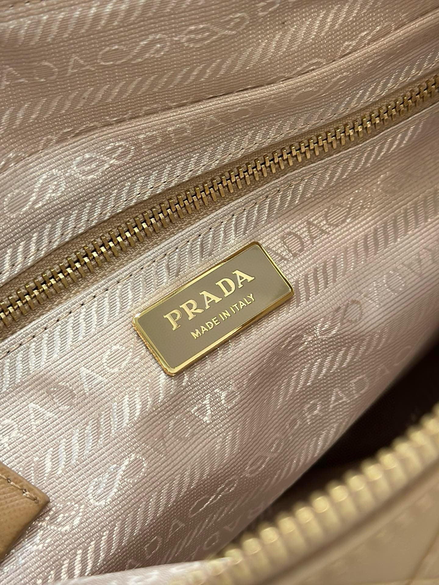 PRADA QUILTED SHOULDER BAG 25 IN LIGHT BROWN CALFSKIN