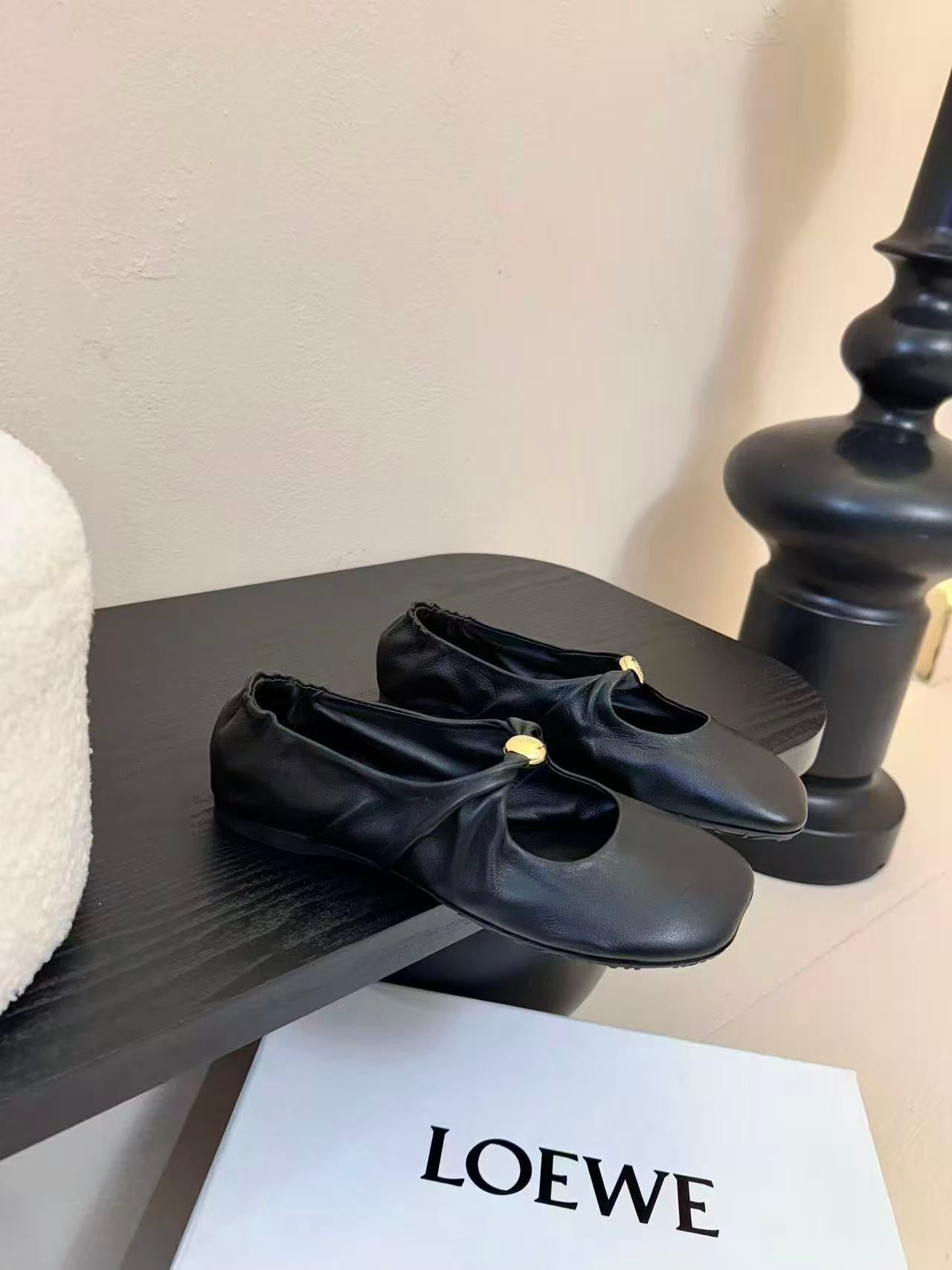 LOEWE PEBBLE BALLERINA FLATS IN BLACK CALFSKIN