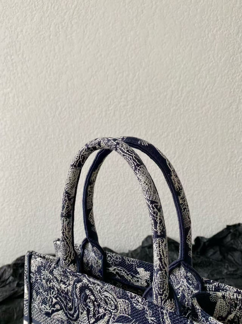 MISS SMALL TOTE 26 IN NAVY BLUE AND WHITE CANVAS