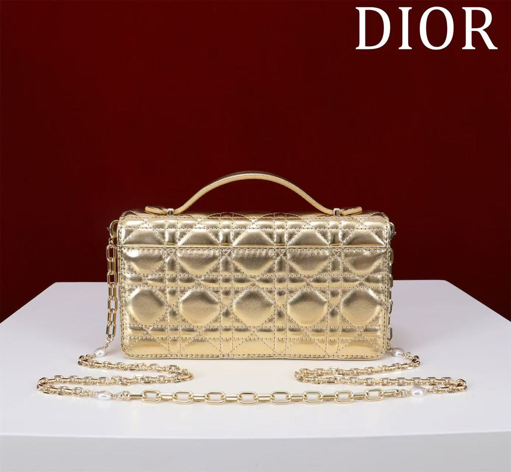 CD BAG 21 IN GOLD CALFSKIN WITH GOLD HARDWARE