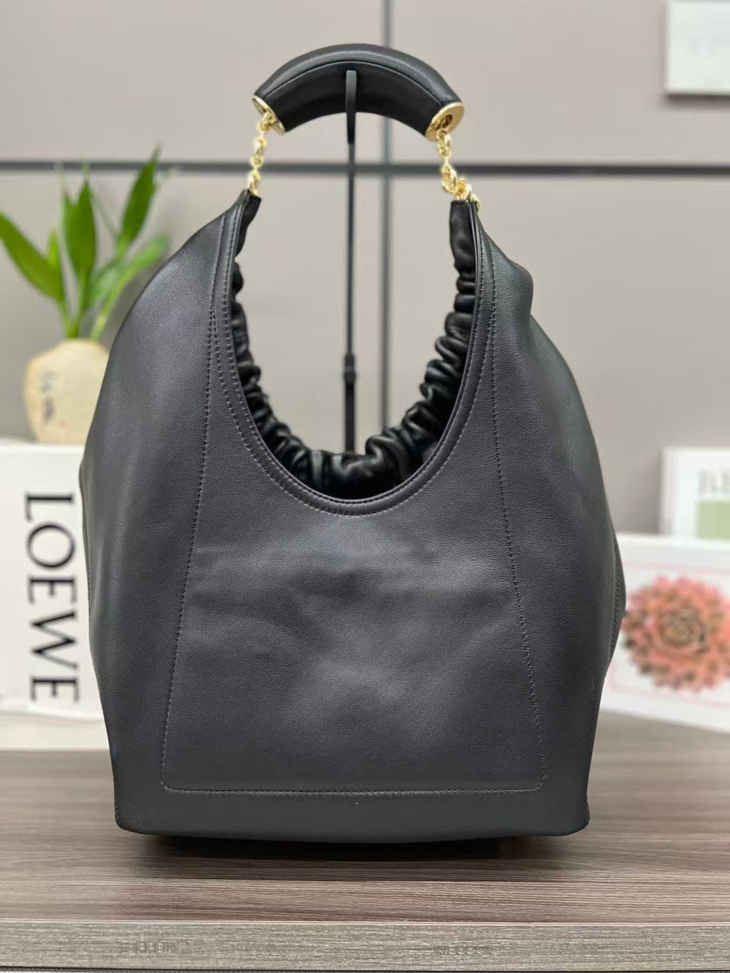 LOEWE SQUEEZE BAG 34 IN BLACK LAMBSKIN