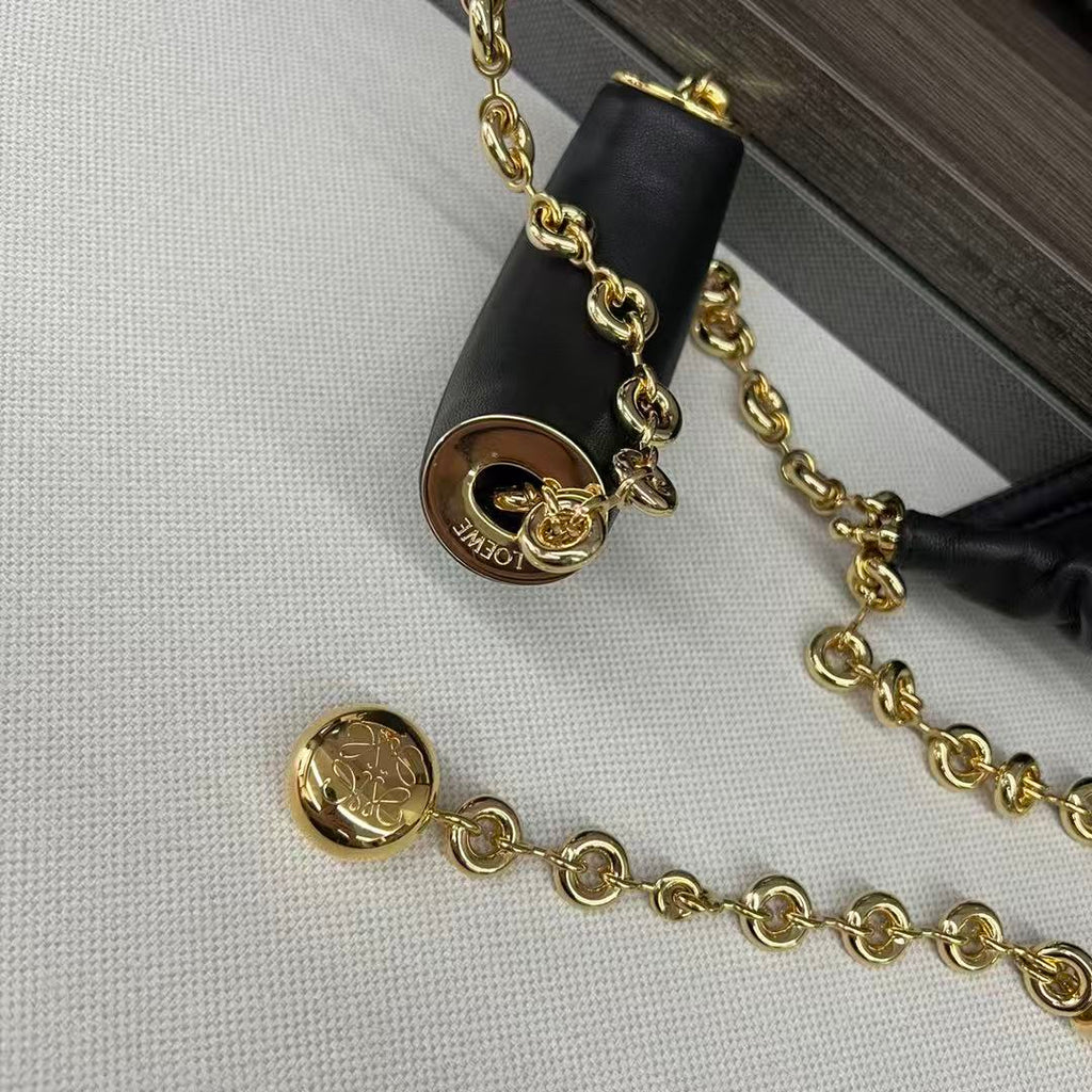 LOEWE SQUEEZE BAG 34 IN BLACK LAMBSKIN