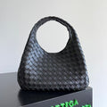 BOTTEGA VENETA  SHOULDER BAG 33 IN BLACK CALFSKIN