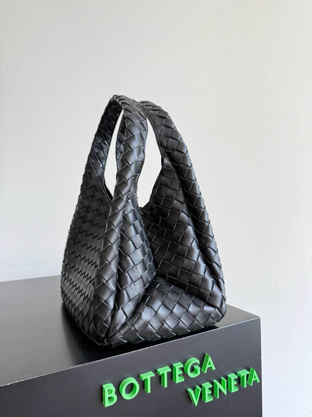 BOTTEGA VENETA  SHOULDER BAG 33 IN BLACK CALFSKIN