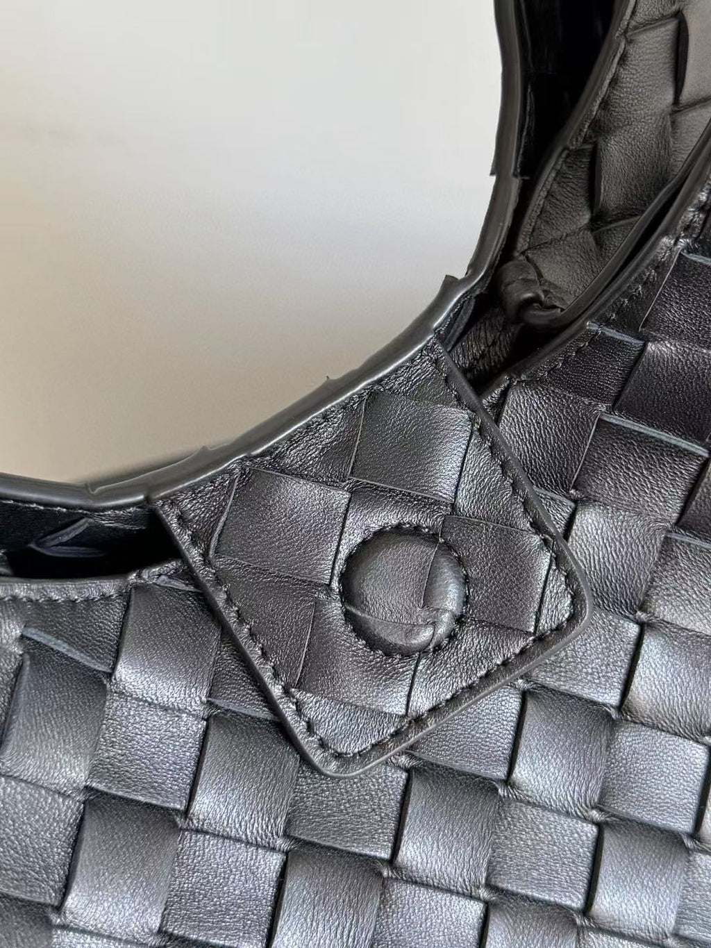 BOTTEGA VENETA  SHOULDER BAG 33 IN BLACK CALFSKIN