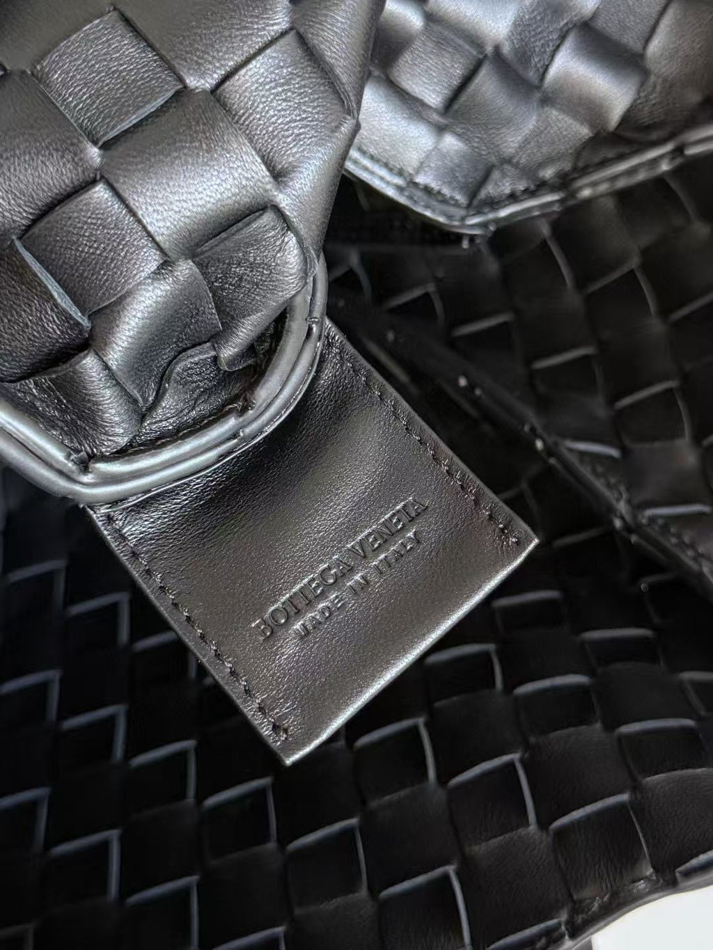 BOTTEGA VENETA  SHOULDER BAG 33 IN BLACK CALFSKIN