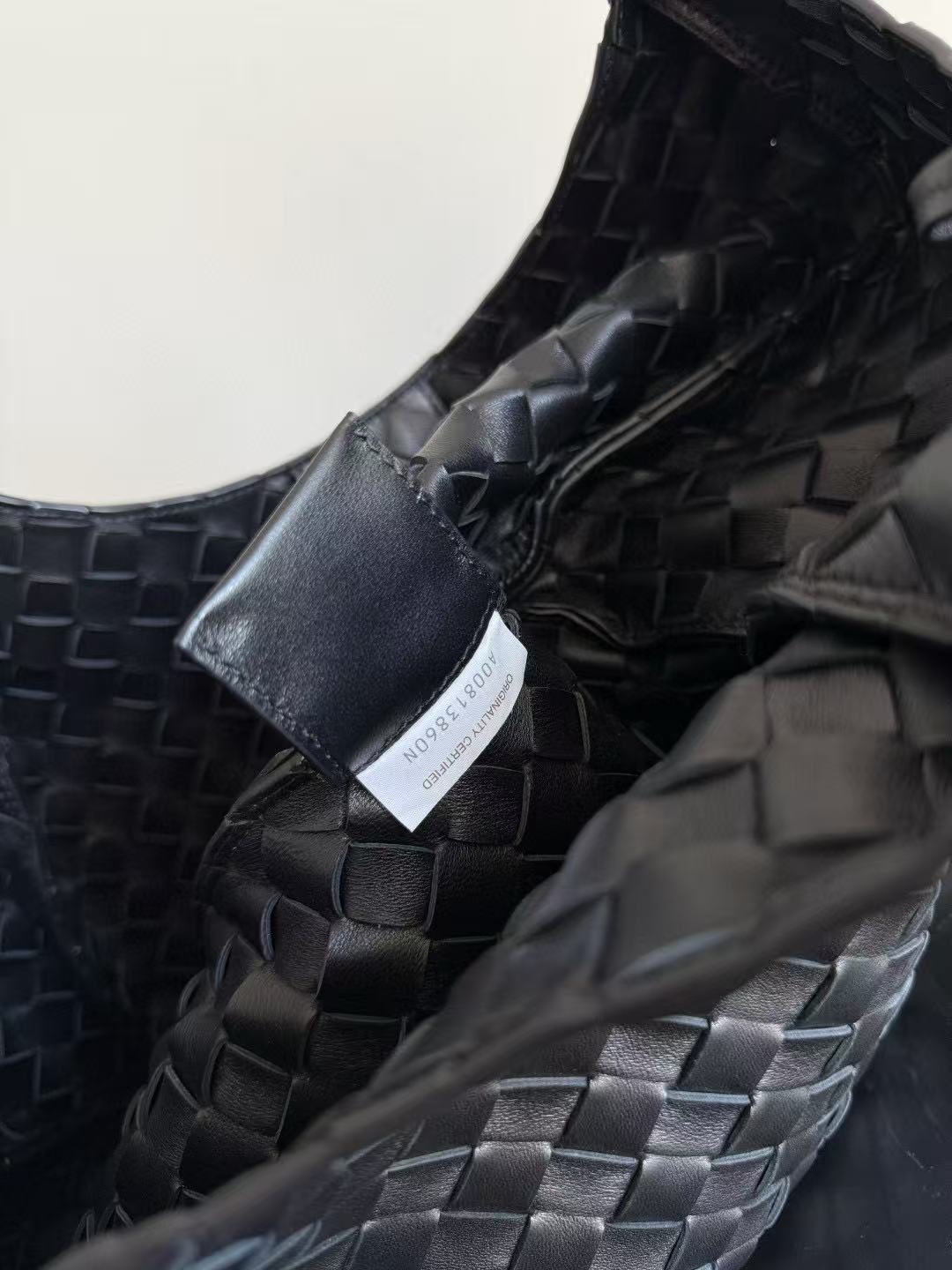 BOTTEGA VENETA  SHOULDER BAG 33 IN BLACK CALFSKIN