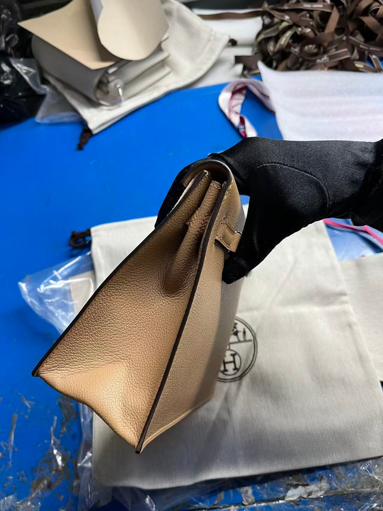 KELLY DANSE 22 TAN BROWN IN CALFSKIN SILVER HARDWARE