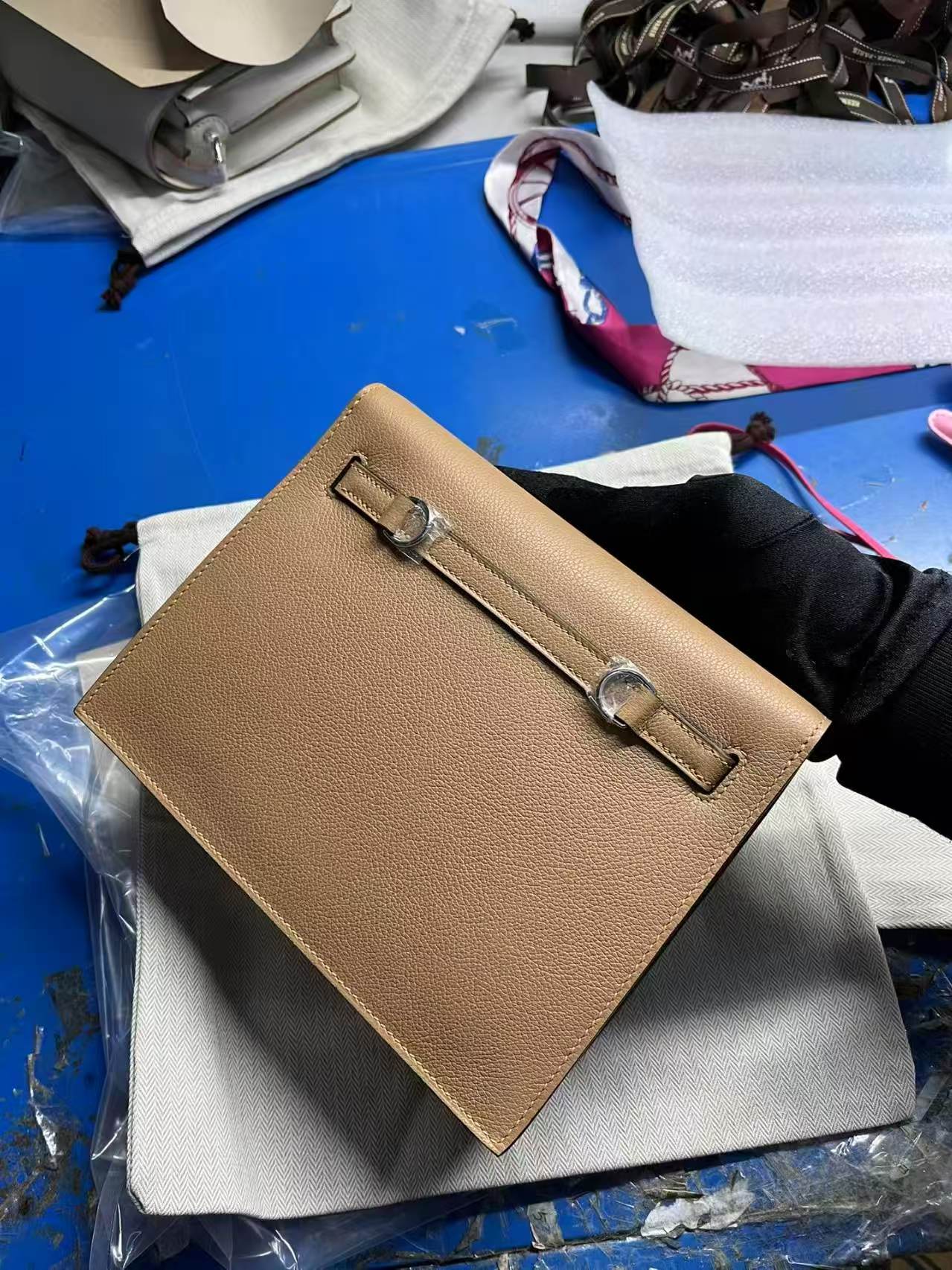 KELLY DANSE 22 TAN BROWN IN CALFSKIN SILVER HARDWARE