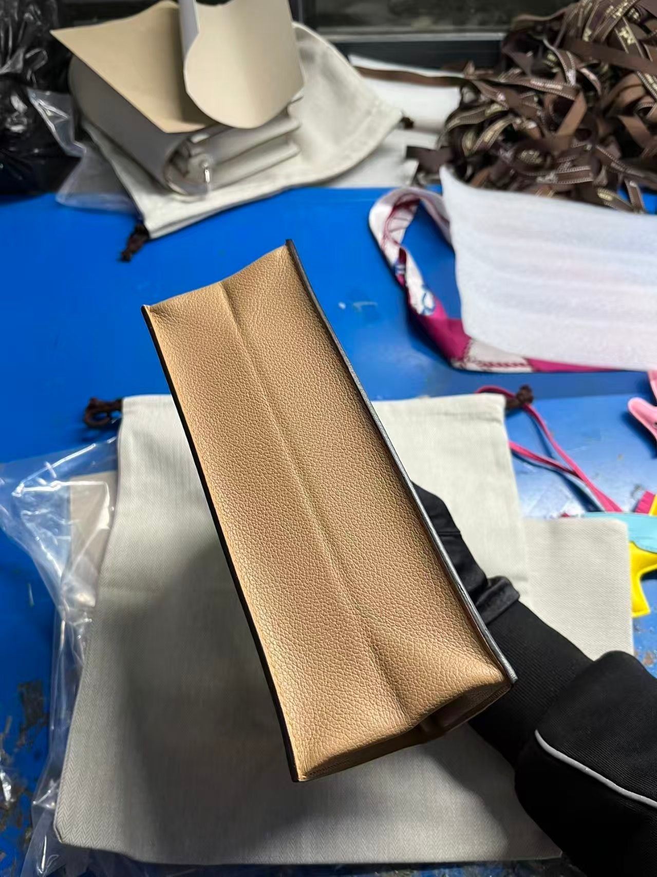 KELLY DANSE 22 TAN BROWN IN CALFSKIN SILVER HARDWARE