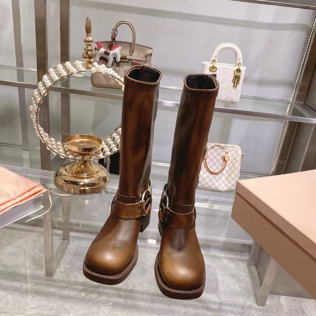 THICK-SOLED BUCKLE BOOTS IN BRORN CALFSKIN