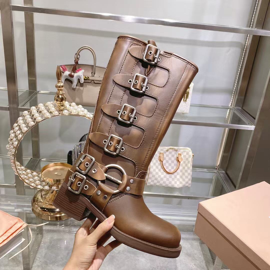 THICK-SOLED BUCKLE BOOTS IN BRORN CALFSKIN