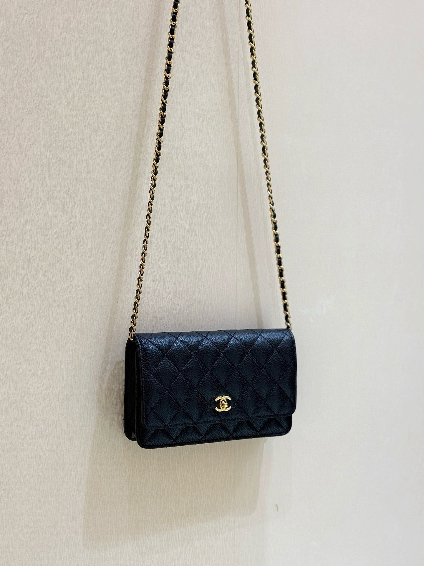 CHANEL 25S MINI FLAP BAG 19 IN BLACK CALFSKIN GOLD HARDWARE