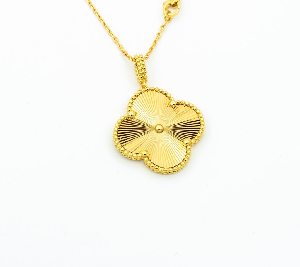 VINTAGE CLOVER PEDANT NECKLACE GOLD