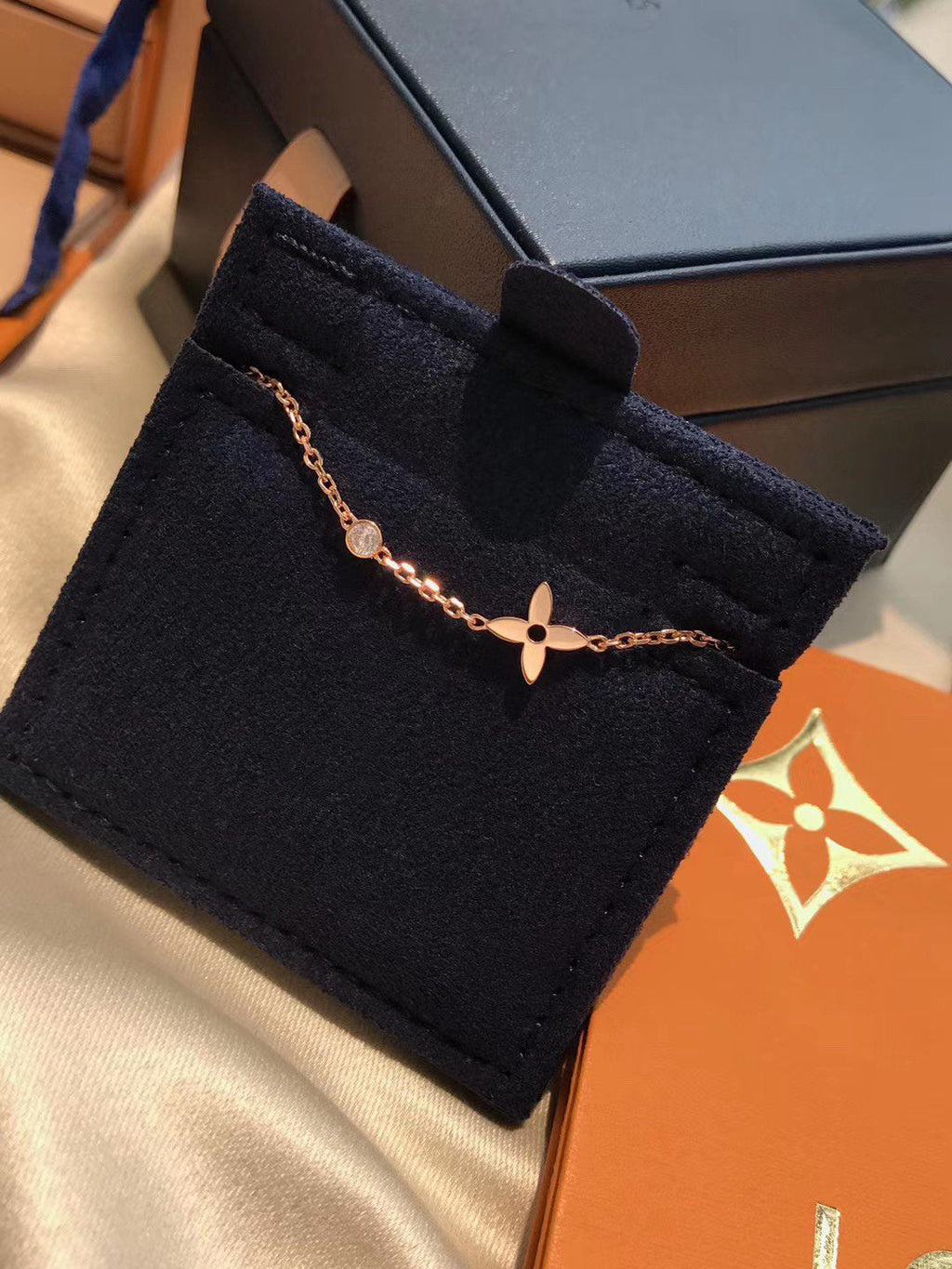 LV BLOSSOM SERIES SINGLE FLOWER DIAMOND COLLARBONE NECKLACE