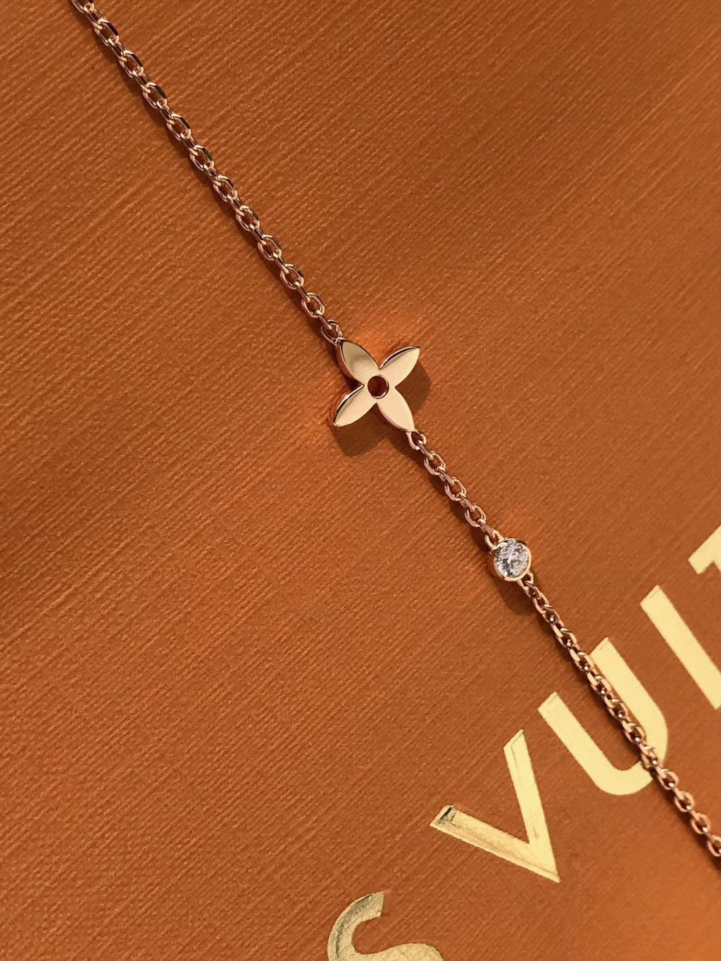 LV BLOSSOM SERIES SINGLE FLOWER DIAMOND COLLARBONE NECKLACE