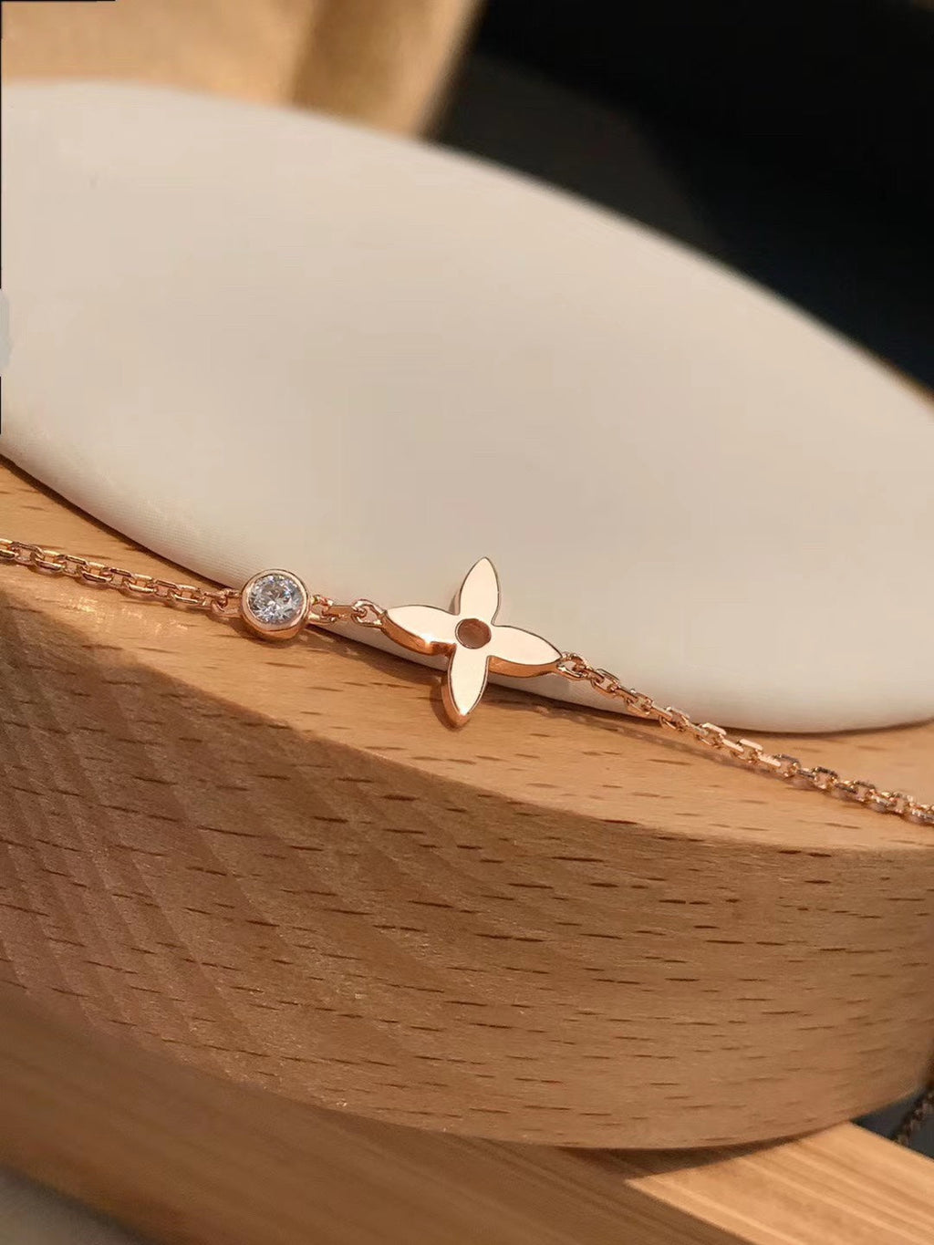 LV BLOSSOM SERIES SINGLE FLOWER DIAMOND COLLARBONE NECKLACE