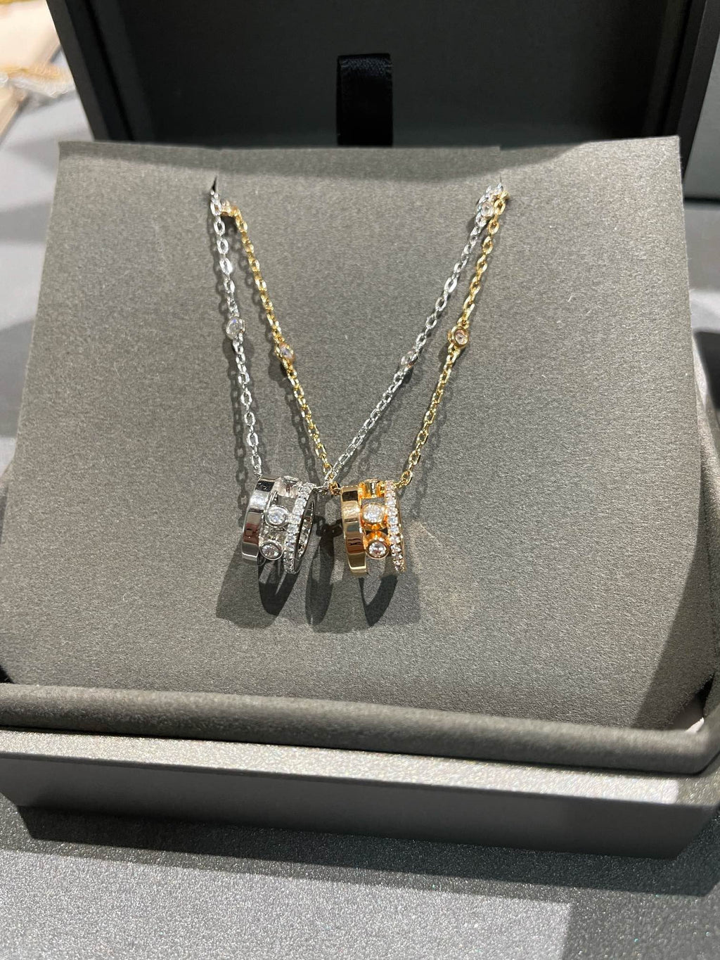 CHAIN MOVE ROMANE PEDAND NECKLACE