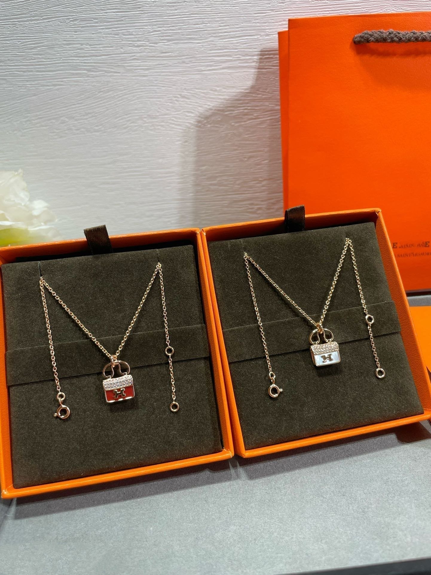 H CIRCE MOISSANITE PENDANT NECKLACE GOLD