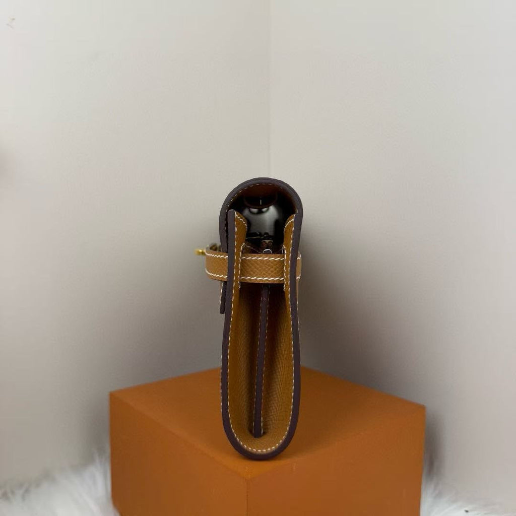 HM KELLY CLASSIQUE TO GO WALLET 20 IN BROWN CALFSKIN GOLD HARDWARE