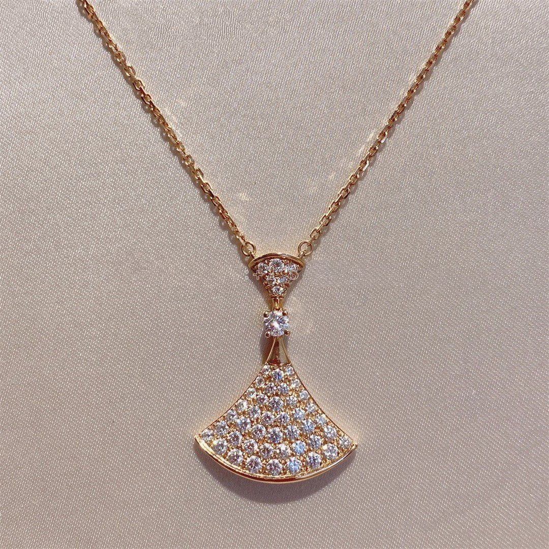 bulgari-divas-dream-necklace-rose-gold-set-diamonds-ref-358121-coral-2_1521604f-2262-4fb8-8b67-6be14941b369.jpg